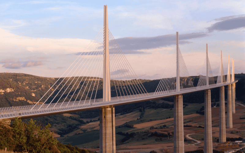 Estructura del cable funicular en el viaducto de Millau, Francia