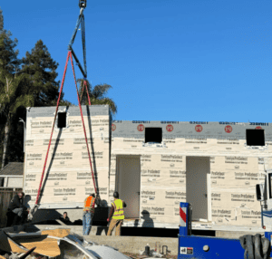 Workers assembling a modular portable classroom structure, demonstrating the assembly process of prefab buildings.