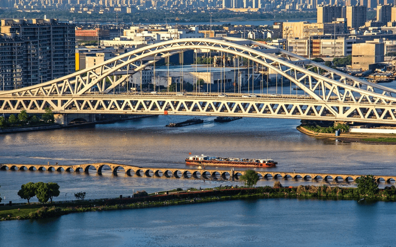 An image displaying different applications of steel structure buildings, with visual examples for commercial, industrial, and residential purposes.